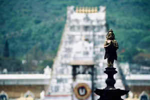 A statue is shown against a temple. jigsaw puzzle