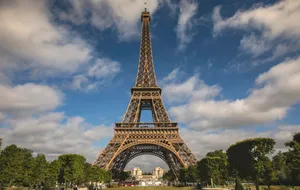 A breathtaking view of the Eiffel Tower against a blue sky in Paris, France. jigsaw puzzle