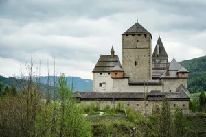 Majestic view of Mauterndorf Castle surrounded by lush greenery in Salzburg, Austria. jigsaw puzzle