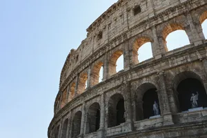 Capture of the iconic Colosseum in Rome, showcasing its ancient architectural beauty. jigsaw puzzle