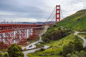 A stunning shot of the Golden Gate Bridge with lush green surroundings in San Francisco. jigsaw puzzle
