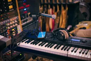 black and white electric piano keyboard jigsaw puzzle