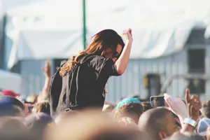woman on top of crowd jigsaw puzzle