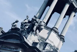 Elegant classical monument featuring detailed sculptures and columns, captured in daylight. jigsaw puzzle
